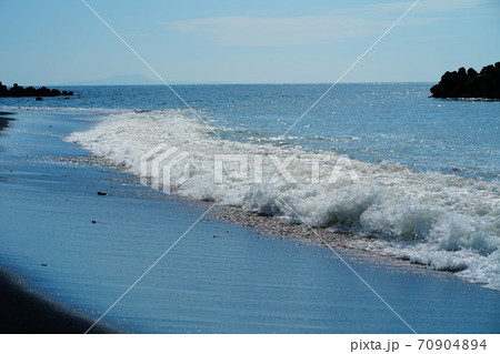 打ち寄せる波の風景3 八森の写真素材