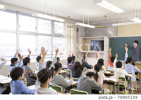 小学校の授業 70905239