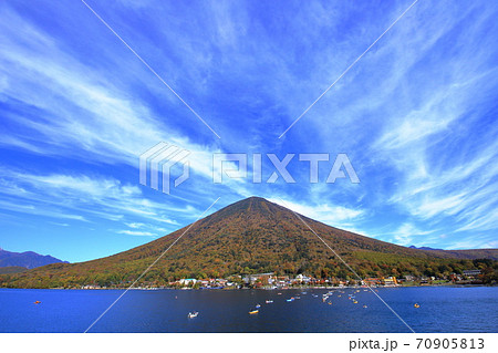 絶景 中尊寺湖と男体山の風景 日光国立公園 絶景 中尊寺湖と男体山の風景 日光国立公園 70905813