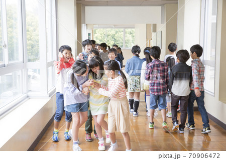 学校の休み時間 学校の休み時間 70906472