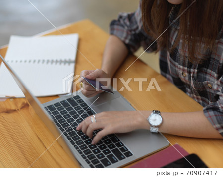 Female shopping and online payment with credit card on laptop 70907417