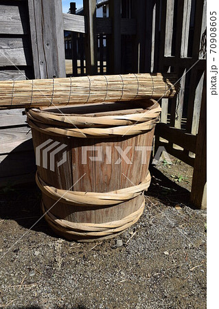 木製の樽 70908605