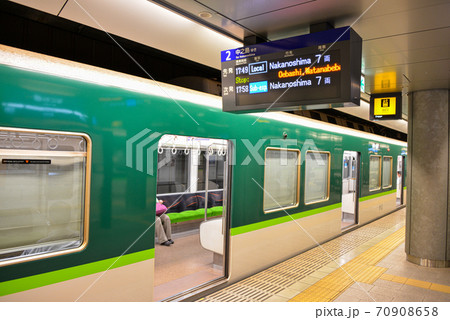 京阪電車天満橋駅風景 70908658