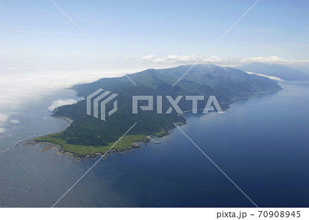 空から見る知床半島の全景（北海道・知床） 70908945