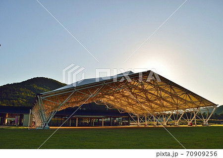 京丹波の玄関口であり、京都縦貫自動車道で唯一食事の出来る場所、味夢の里。 70909256