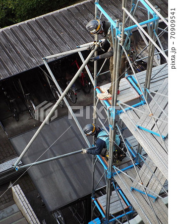 安全通路を確保するためアサガオ養生を行います 安全通路を確保するためアサガオ養生を行います 70909541