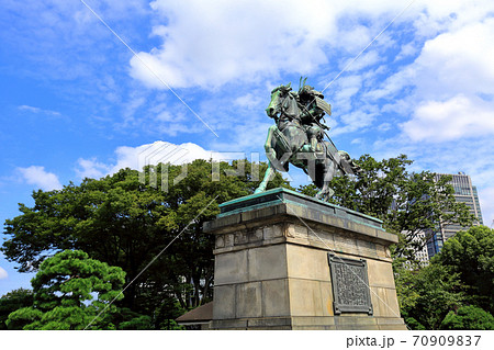 東京散歩　皇居外苑　楠木正成像 70909837