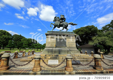 東京散歩 皇居外苑 楠木正成像 東京散歩 皇居外苑 楠木正成像 70909850