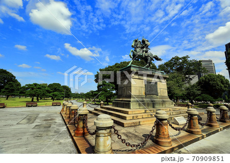 東京散歩　皇居外苑　楠木正成像 70909851