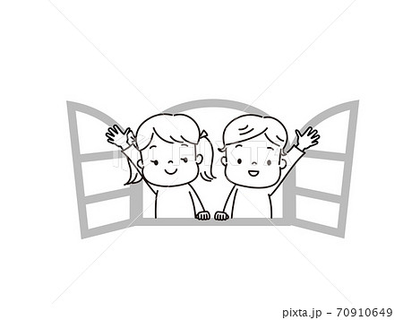 窓から身を乗り出して手を振る子供たち　線画 70910649