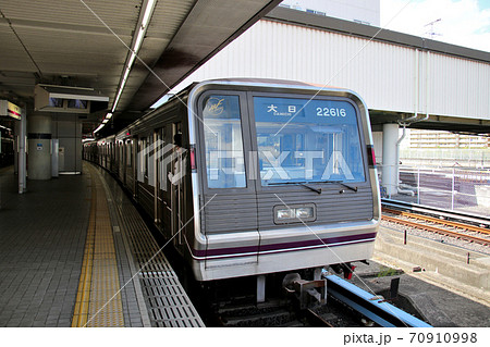 Osaka Metro 八尾南駅ホームより新22系の22616が大日に向け出発 プラットホームを広く Osaka Metro 八尾南駅ホームより新22系の22616が大日に向け出発 プラットホームを広く 70910998