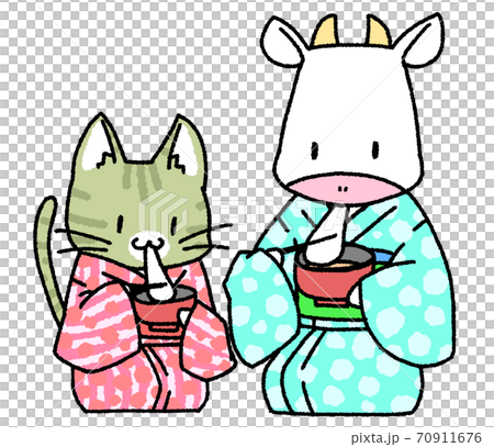 お雑煮を食べるキジトラ猫と牛 お雑煮を食べるキジトラ猫と牛 70911676