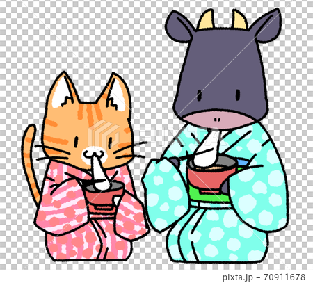 お雑煮を食べる茶トラ猫と牛 70911678