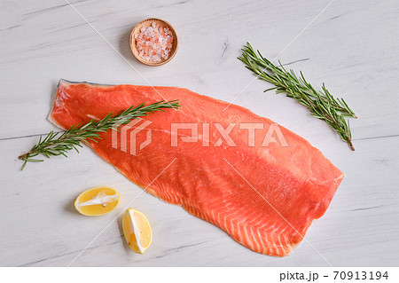 Raw frozen salmon fillet 70913194