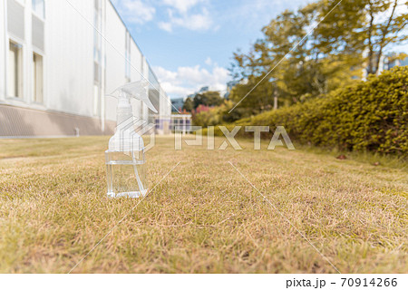 除草剤の散布 70914266