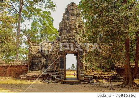 Bayon temple in Angkor Thom, Siem Reap 70915366