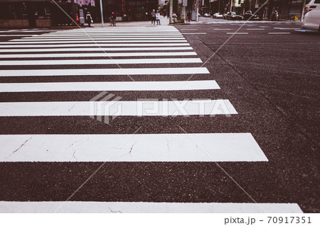 横断歩道 東京 横 横断歩道 東京 横 70917351