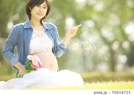 若い妊婦 70918725