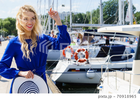 Happy fashion model woman Happy fashion model woman 70918965