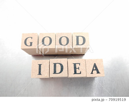 明るい光の中でGOOD IDEAと並べられたサイコロ文字 明るい光の中でGOOD IDEAと並べられたサイコロ文字 70919519