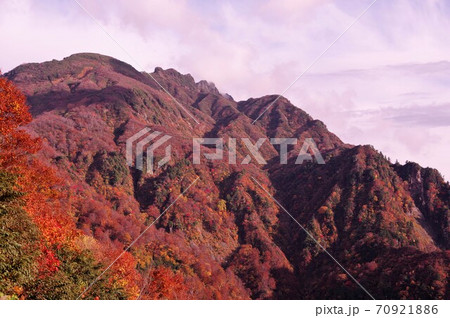 八海山の紅葉　 70921886