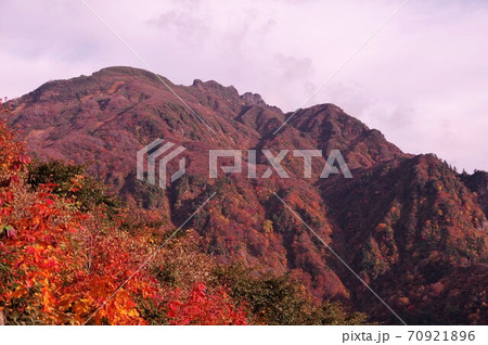 八海山の紅葉 八海山の紅葉 70921896