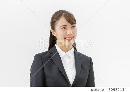 スーツの女性 70922154