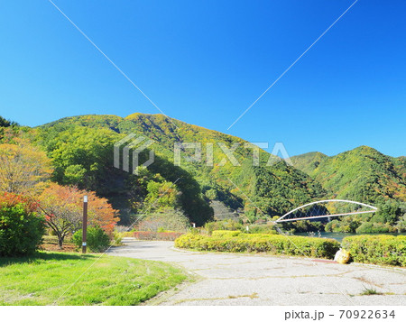 山梨県 みずがき湖の紅葉 10月 山梨県 みずがき湖の紅葉 10月 70922634