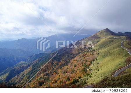 UFOライン　ドライブコース　紅葉　（高知県　瓶ヶ森林道）	 70923265