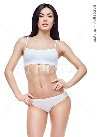 Fitness young woman with a beautiful body 70925228