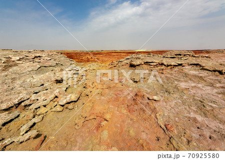 エチオピアのダナキル砂漠ツアーで立ち寄った、ダロール火山近くの不思議な風景と空 70925580