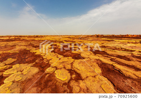 エチオピアのダナキル砂漠ツアーで立ち寄った、ダロール火山近くの不思議な風景と空 エチオピアのダナキル砂漠ツアーで立ち寄った、ダロール火山近くの不思議な風景と空 70925600