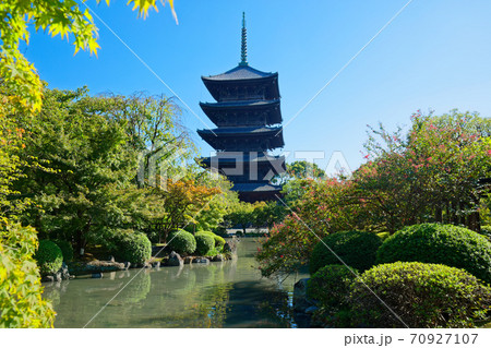 東寺の五重塔と水辺の景観 東寺の五重塔と水辺の景観 70927107