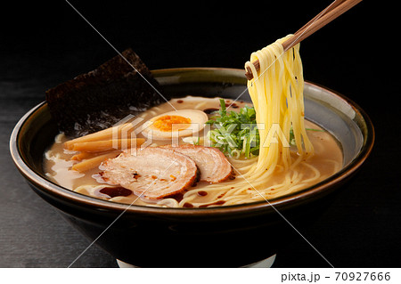 醤油とんこつラーメン 70927666