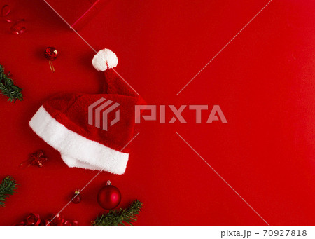 Boxes with gifts and Christmas decorations Boxes with gifts and Christmas decorations 70927818