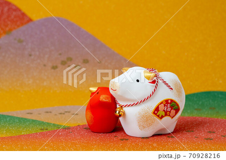 可愛い牛の置物 可愛い牛の置物 70928216