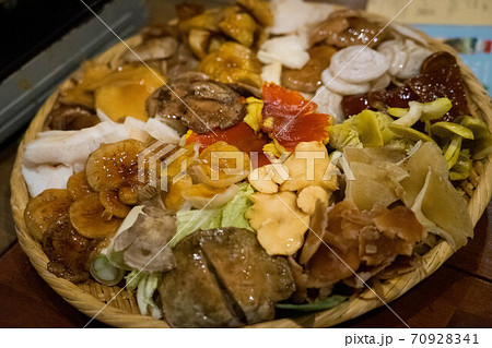 キノコ狩り後のキノコ鍋 70928341