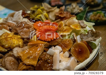 キノコ狩り後のキノコ鍋 70928379