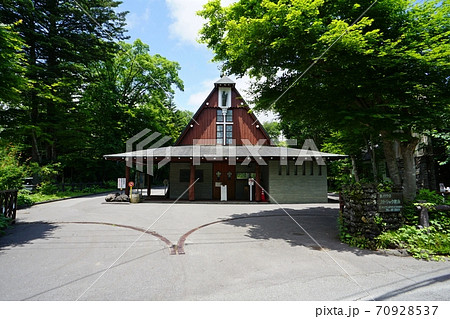 新緑の軽井沢聖パウロカトリック教会 70928537