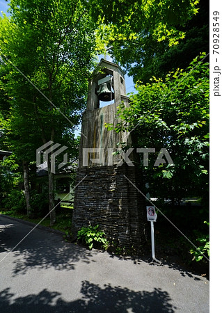 新緑の軽井沢聖パウロカトリック教会 70928549