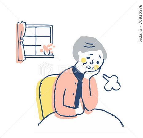 頬杖をついてため息をつく中年女性 70930576