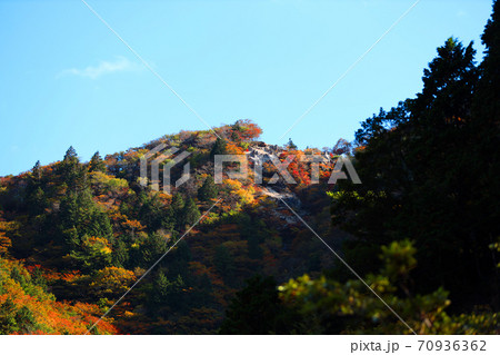 三重県三重郡菰野の紅葉の風景、秋、秋景色、秋色、【10月】 三重県三重郡菰野の紅葉の風景、秋、秋景色、秋色、【10月】 70936362