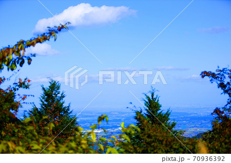 三重県三重郡菰野の紅葉の風景、秋、秋景色、秋色、【10月】 三重県三重郡菰野の紅葉の風景、秋、秋景色、秋色、【10月】 70936392