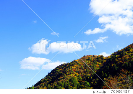 三重県三重郡菰野の紅葉の風景、秋、秋景色、秋色、【10月】 70936437