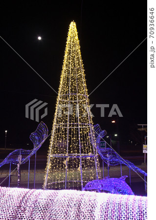 クリスマスのイルミネーション クリスマスのイルミネーション 70936646