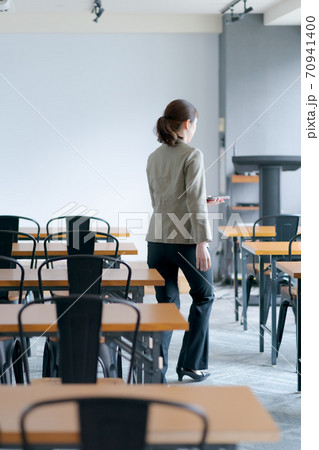 セミナー会場　女性 70941400