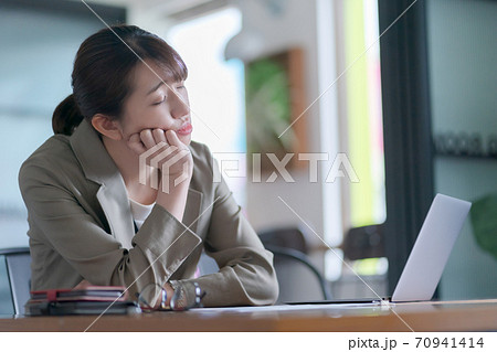 仕事やめたい 仕事やめたい 70941414