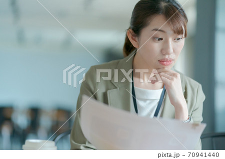 がんばりすぎ 働く女性 がんばりすぎ 働く女性 70941440