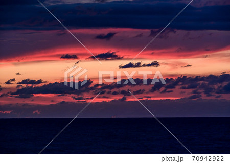日本海の夕焼け 日本海の夕焼け 70942922