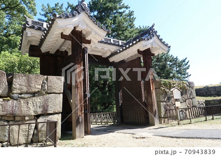 名古屋城旧二之丸東二之門 70943839